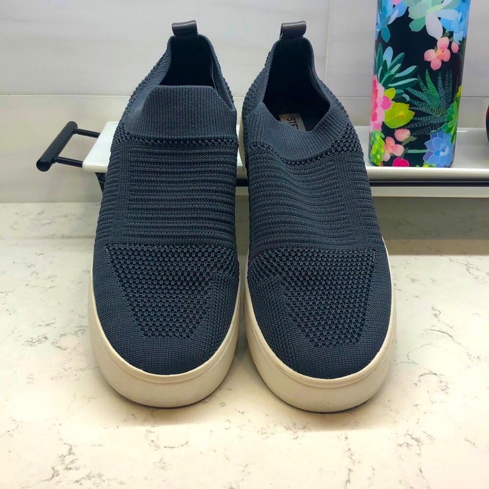 Steve Madden 7M worn 1 time , slate grey knit - super cute !! Like NEW☀️